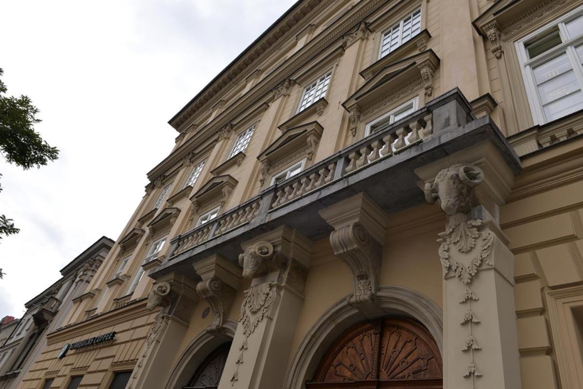 Apartamenty W Palacu Pod Baranami Kraków Exteriör bild
