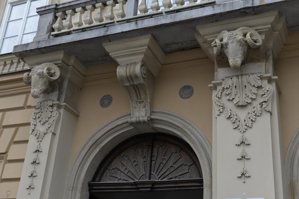 Apartamenty W Palacu Pod Baranami Kraków Exteriör bild