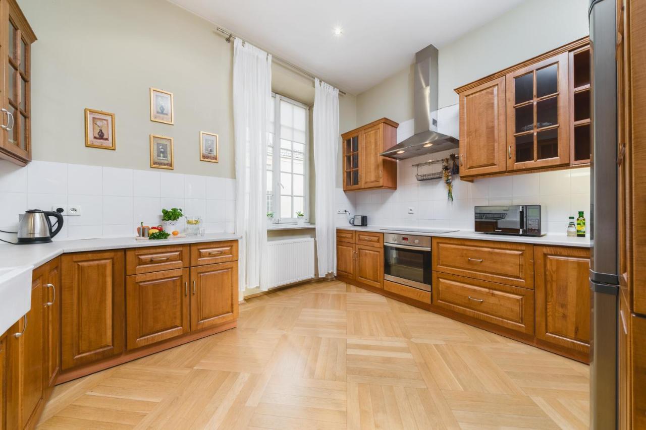 Apartamenty W Palacu Pod Baranami Kraków Exteriör bild
