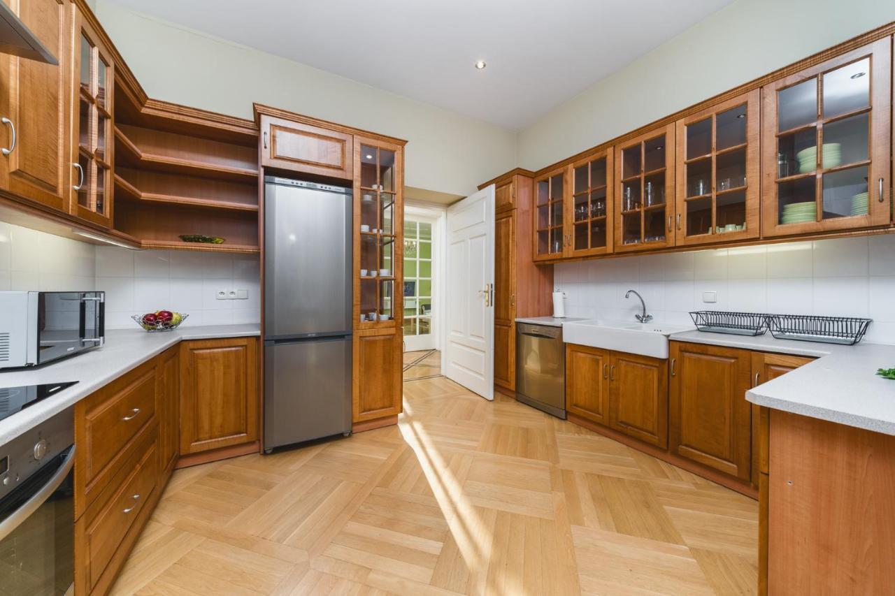 Apartamenty W Palacu Pod Baranami Kraków Exteriör bild